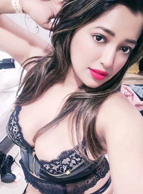 Varanasi aged housewife Call Girl